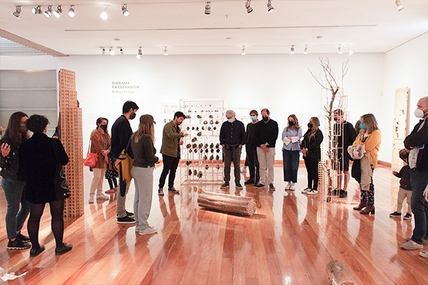 Sesion Tres exposiciones en el Museo de Artes Visuales